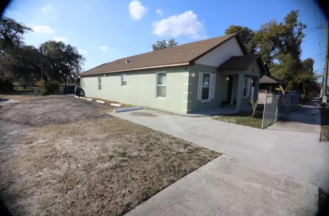 Gorgeous King Master room with private lavatory Bed and Breakfast in Lakeland