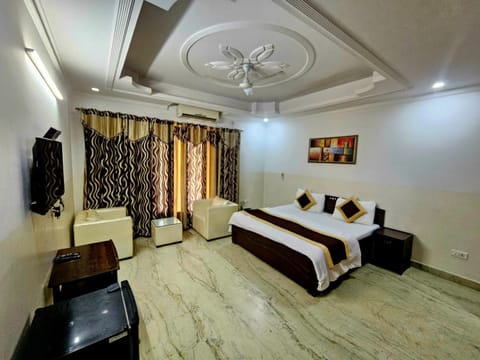 Communal lounge/ TV room, Bed, TV and multimedia, Photo of the whole room, Evening entertainment, Bedroom, air conditioner