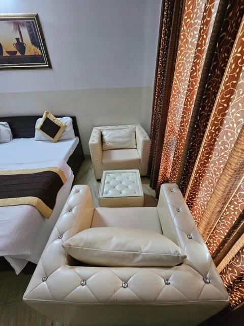 Seating area, Bedroom