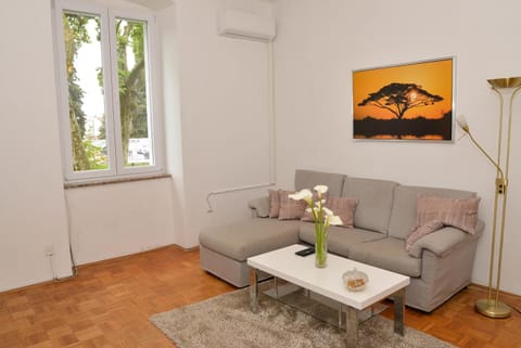 Living room, Seating area, air conditioner