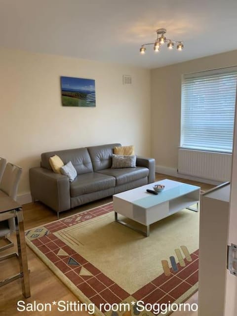 London Southgate 2 Bed Apartment Apartment in Enfield