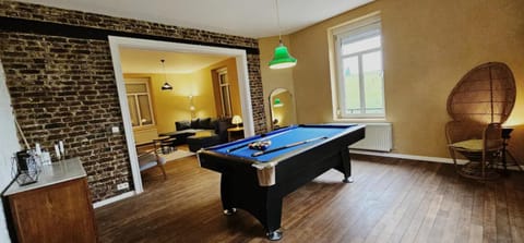 Billiard, Game Room