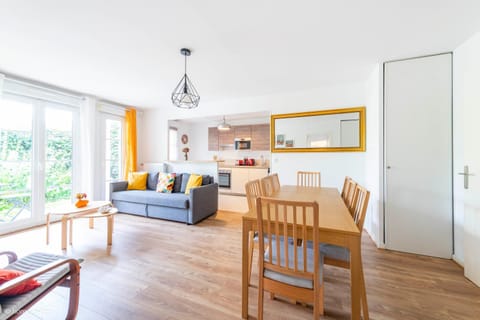 Living room, Dining area