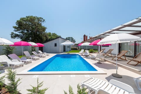 Pool view, Swimming pool, sunbed