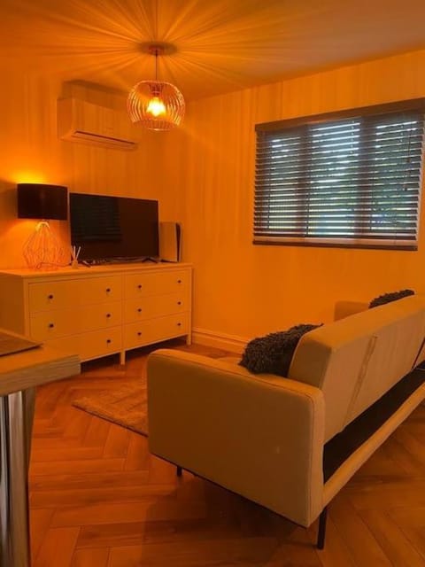 Cozy Cabin with Modern Comforts Cabin in Oxford