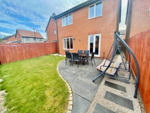 Patio, Garden, Dining area