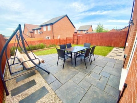 Patio, Garden, Seating area, Dining area