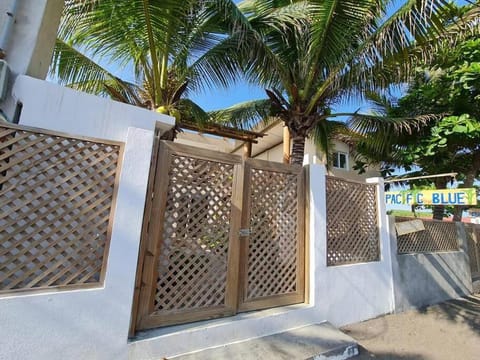 Pacific Blue Beach House Casa in Monterrico