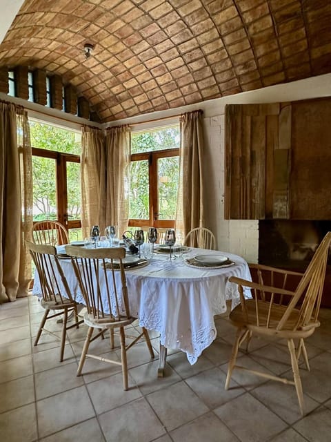 Dining area, fireplace, heating