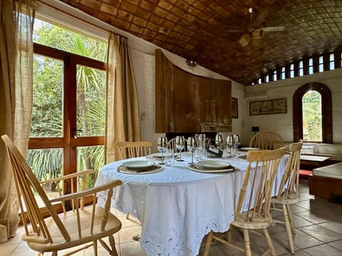 Dining area, fireplace, heating