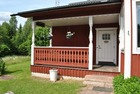 Orsastuguthyrning-Oljonsbyn House in Sweden
