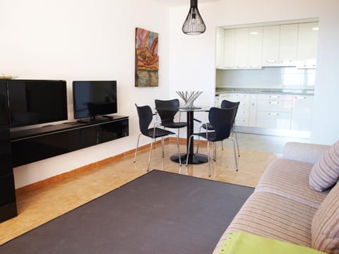 TV and multimedia, Kitchen or kitchenette, Seating area, Dining area