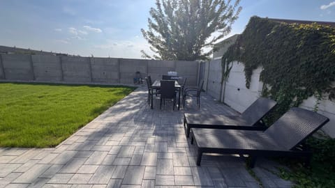 Balcony/Terrace, Seating area, Garden view