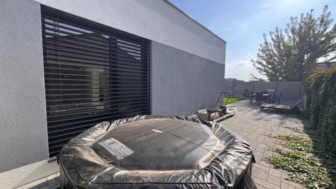 Hot Tub, Garden view