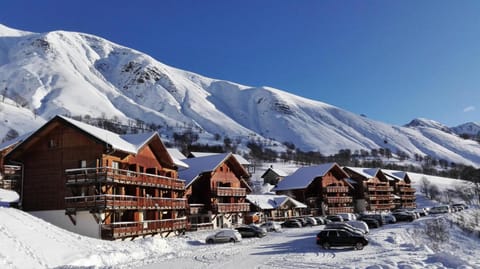 Skiing, Mountain view