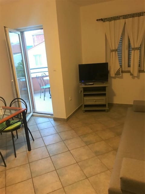 Living room, Photo of the whole room, Dining area