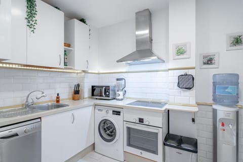 Kitchen or kitchenette, minibar, pet friendly, stove, washing machine