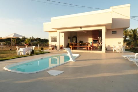 Patio, Day, Swimming pool