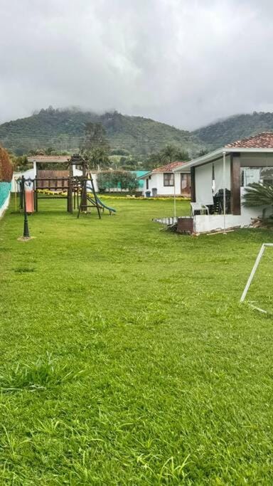 Finca con vistas al Lago Calima Villa in Calima