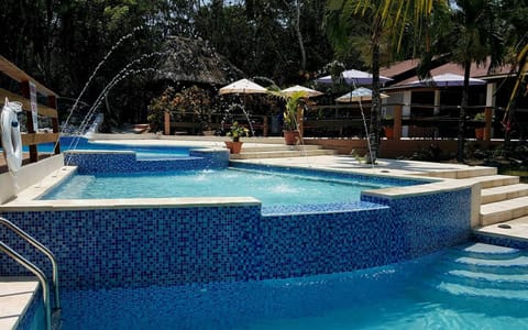 Restaurant/places to eat, Food and drinks, Pool view, Swimming pool, Swimming pool, Swimming pool