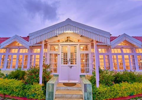 Property building, Day, Garden