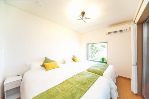 Bedroom, air conditioner