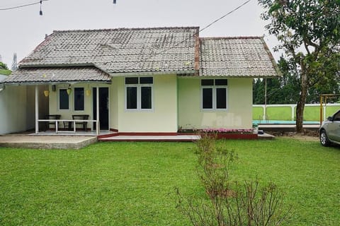 Villa Apedia Kebun Teh, 3 Kamar, Kolam, Billiard Villa in Cisarua