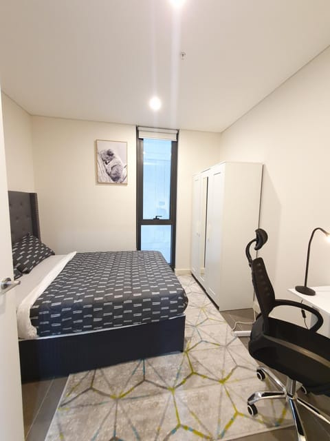 Accor Stadium Luxury - 3 Bed 2 Baths, sleeps 6, Pool, Parking if available- NO PARTIES Apartment in Lidcombe