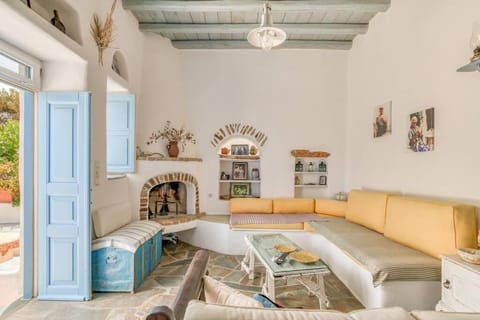 Living room, Seating area, fireplace