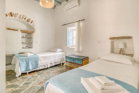 Bed, Photo of the whole room, Bedroom, towels, air conditioner