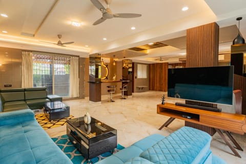 Communal lounge/ TV room, TV and multimedia, Living room, Seating area, Evening entertainment, fireplace, air conditioner