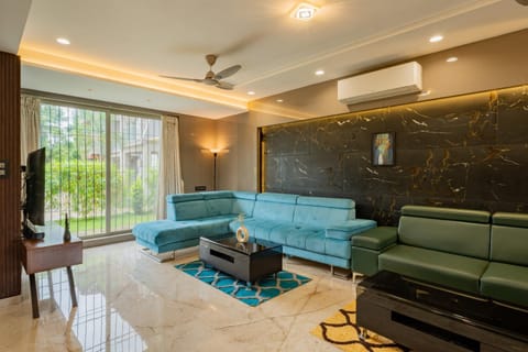 TV and multimedia, Living room, Seating area, fireplace, air conditioner