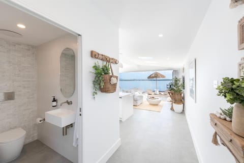 The Boathouse Apartment in Lake Macquarie