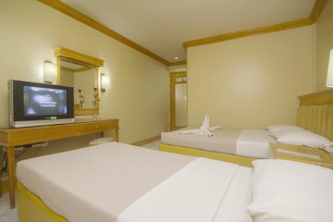 Bed, TV and multimedia, Bedroom