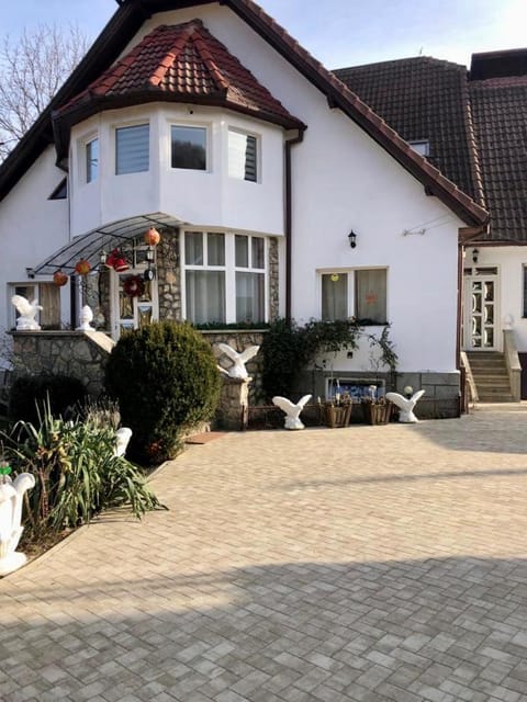 Vila Daiana- Acceptam vouchere vacanta House in Brașov County