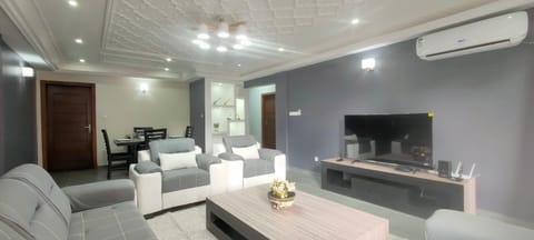 Communal lounge/ TV room, TV and multimedia, Living room, Seating area, air conditioner