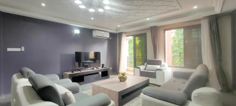 Communal lounge/ TV room, TV and multimedia, Living room, Seating area, air conditioner