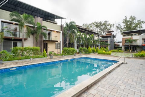 Property building, Day, Garden, Garden view, Pool view, Swimming pool