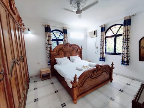 Amazing 4BHK Villa with Private Swimming Pool Near Candolim Beach House in Calangute