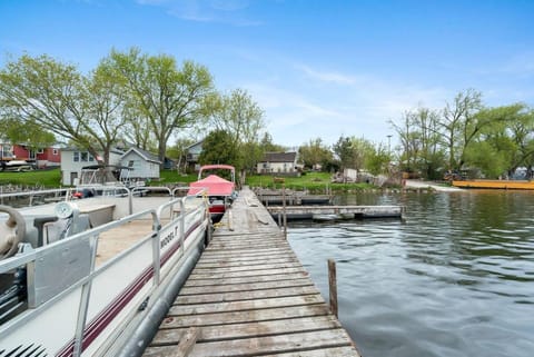 Relaxing Lakefront Cabin Casa in Otonabee-South Monaghan