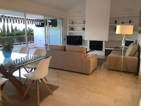 Apartamento con vistas Rio Real Apartment in Marbella