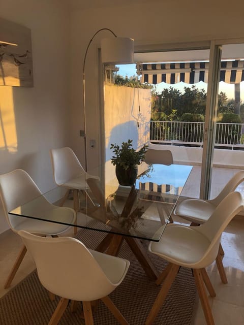 Apartamento con vistas Rio Real Apartment in Marbella