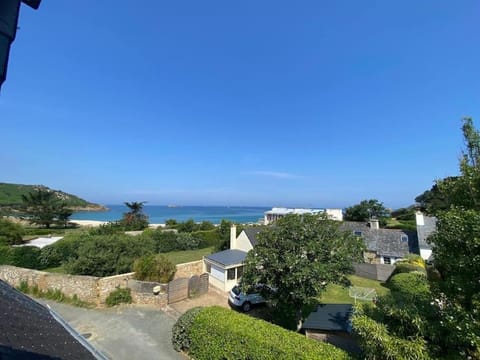 Maison avec vue mer et accès plage à Plougasnou House in Plougasnou