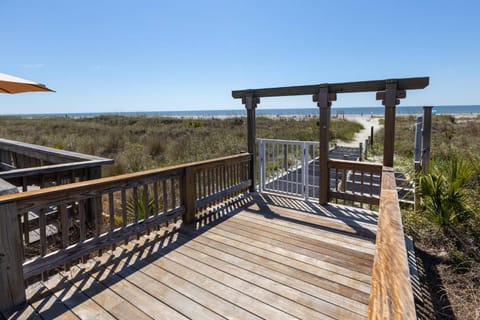 2100 Seacrest - host2coast Villa in North Forest Beach