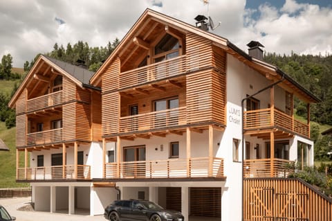 Property building, Facade/entrance, Day, Natural landscape, Summer, View (from property/room), View (from property/room), Mountain view, Mountain view, Parking, soundproof