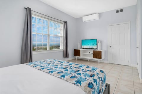 Bed, TV and multimedia, Photo of the whole room, Bedroom, air conditioner