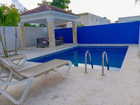 Pool view, Swimming pool, sunbed