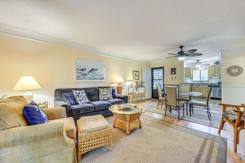 Fernandina Beach Condo with Pool and Path to Beach! Apartment in Fernandina Beach