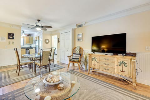 Fernandina Beach Condo with Pool and Path to Beach! Apartment in Fernandina Beach