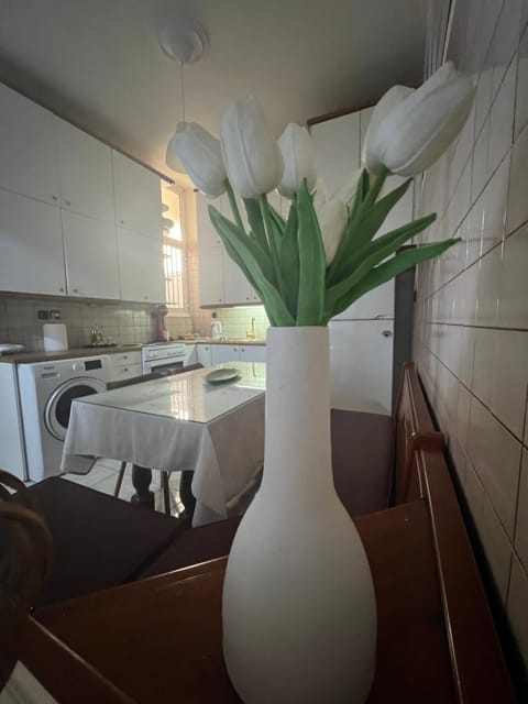 Dining area, kitchen